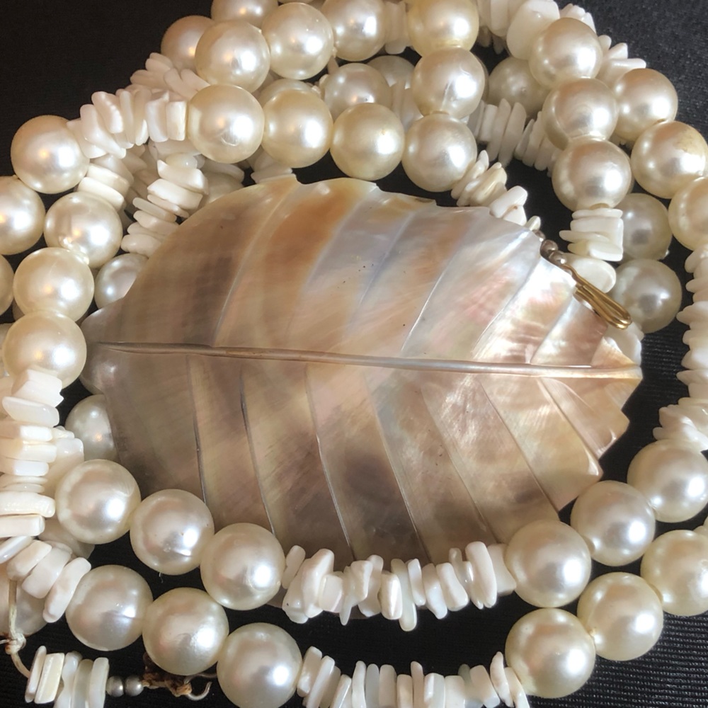 Vintage Chunky White Beads Puka Shell Necklace With Large Carved Abalone Leaf